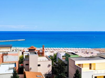 Închiriază un apartament cu 2 camere și vedere directă la mare în Faleza Nord!