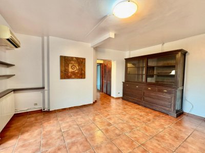 Unirii - Negru Voda, apartament 2 camere spatios, nemobilat, 70 mp.