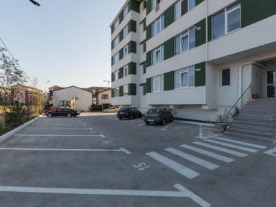  Bloc modern - loc de parcare proprietate - mobilat si utilat