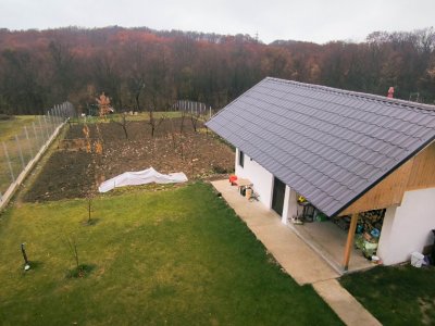 Casa moderna, complet mobilata – intr-un cadru natural de poveste