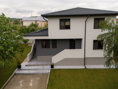 Casa Noua Moderna – Bascov, 809 mp Teren, 158 mp Utili, Mobilata, Fotovoltaice
