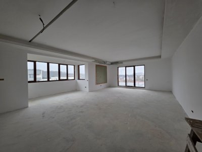 Penthouse cu terase mari în Voluntari – ideal pentru personalizare