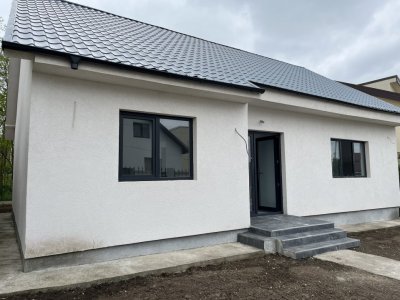 Oportunitate! Casa la sol, 3 camere, posibilitate mansardare, Valu lui Traian!