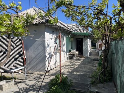 Oportunitate! Casa la sol, mobilata utilata, constructie mixta, Valu lui Traian!