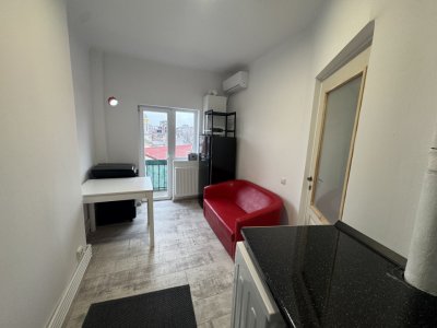 Garsoniera de pe strada Visinilor