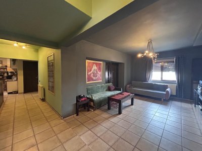 Vând apartament boem, într-un bloc ca un refren