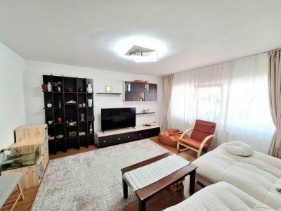 Apartament 4 camere Topoloveni, parter