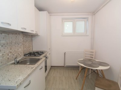 Apartament 2 camere, etaj 1, central, Pitesti