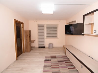 Apartament 3 camere decomandat-Exercitiu-De renovat!