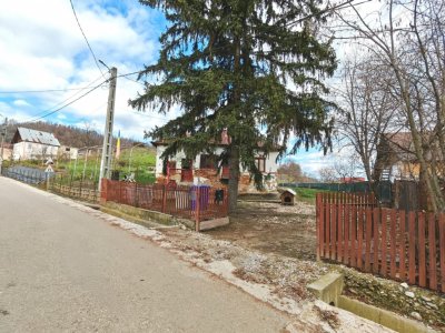 Teren intravilan cu casa veche – Mioveni, zona Faget
