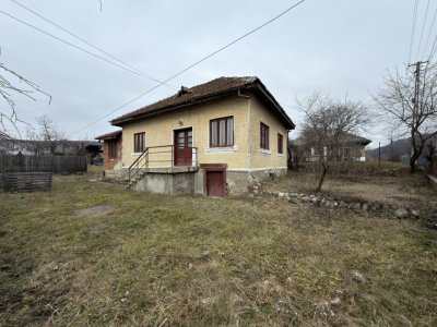 Casa+Teren intravilan 2.056 mp – dubla deschidere – DN Pitesti–Campulung-Arges!