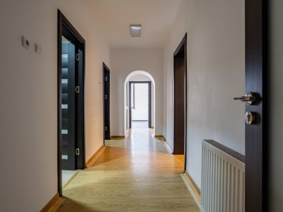 UNIVERSITATE/BD MAMAIA- Vila P+1 amplasata pre o strada linistita - Constanta