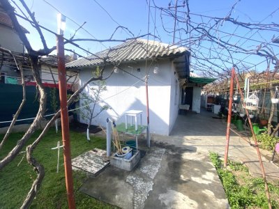 Valu lui Traian, Casă mixtă cu 3 camere și teren de 385 mp
