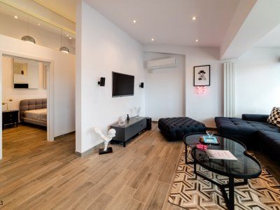 Cladire S+P+2+M centrul orasului pe Bld.Mamaia cu 3 apartamente+spatiu comercial