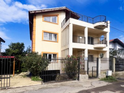 Vila cu 8 camere in Agigea, teren 470 mp