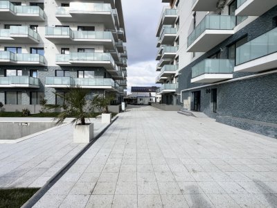 Apartament 2 camere cu acces DIRECT la PISCINA, curte proprie si terasa