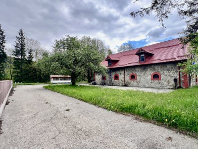 Imobil cu valoare istorică în Bușteni – Poiana Țapului | Teren 1.717 mp la DN1