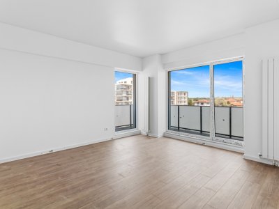 Apartament decomandat cu bucatarie inchisa, luminos, piscina Mamaia Sat