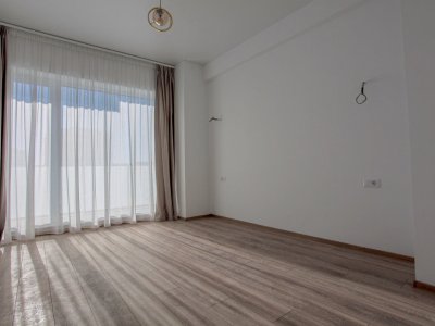 Apartament la MARE, decomandat cu bucatarie inchisa, luminos cu terasa Imensa