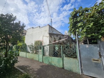 Teren cu casa demolabila , zona Delfinariu