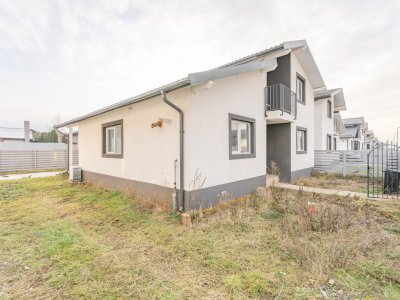 REZERVAT - Casa spatioasa, ideala pentru o familie 