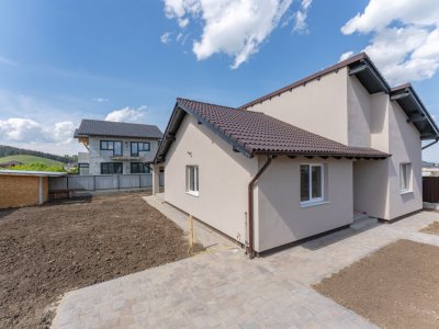 Casa pe parter | utilitati complete | predare in iulie 2025