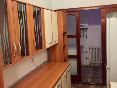 Apartament cu 3 camere in zona CAPITOL