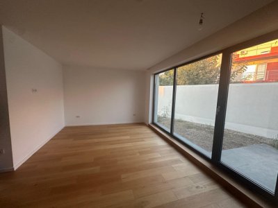 Vila deosebita de vanzare - zona Mamaia Nord pe malul lacului 