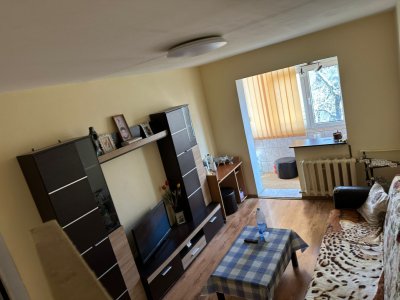 Apartament cu 3 camere de vanzare, situat in zona Inel 2 - Groapa