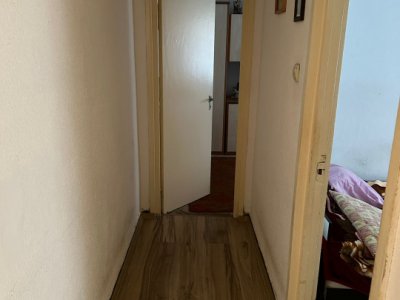 Apartament cu 3 camere de vanzare, situat in zona Inel 2 - Groapa
