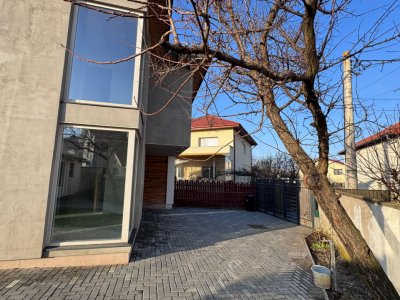 🌊 Casă modernă aproape de lac, 4 dormitoare, teren generos, în Techirghiol