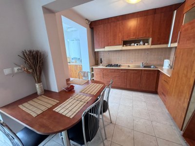 Apartament 3 camere de vanzare, situat in Zona Centrala