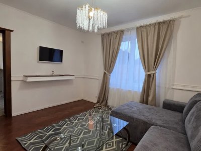 Apartament 3 camere de inchiriat, în Zona Centrală, terasă și vedere la mare