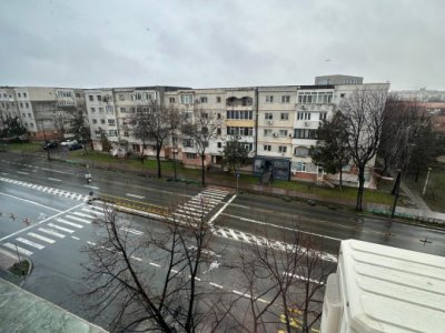 Apartament 3 camere, vedere bilaterală – Zona Trocadero, Constanta