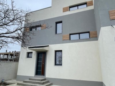 Casă modernă P+1, terasă generoasă, priveliște superbă la lac