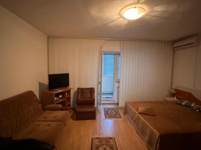 Garsonieră decomandată, situata în zona Dacia
