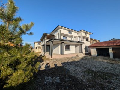 Casă Spațioasă cu 7 Camere, 242 mp Utili și 600 mp Teren – Dragomirești-Deal