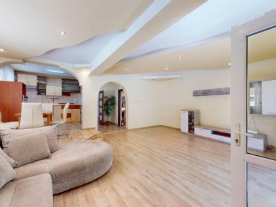 De vanzare Casa  cu 7 camere + Piscina in Zona  Prelungirea Ghencea