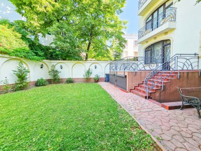 Vanzare casă/vila care refuză trecerea timpului - Zona Capitale