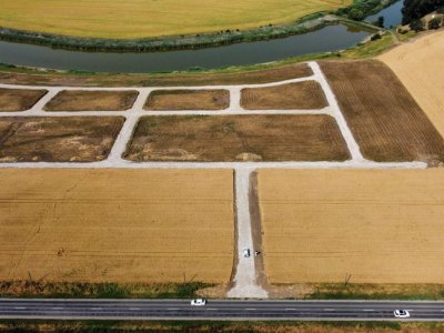 Intravilan In Rate in Frumusani-Pasarea | utilitati gaz, curent | #RG1