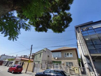 Exclusivitate Vanzare Clădire S+P+1 Faleza Nord cu teren 338 mp.