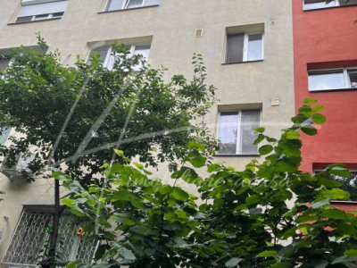 Apartament cu 3 camere -Aleea Costinesti, necesita renovare
